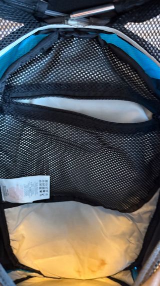 Mochila Quechua azul y marrón