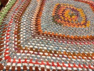 Manta crochet multicolor aproximadamente 140 x 130