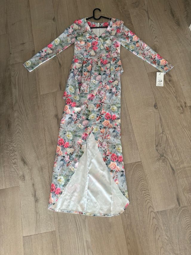 Vestido largo floral de fondo celeste