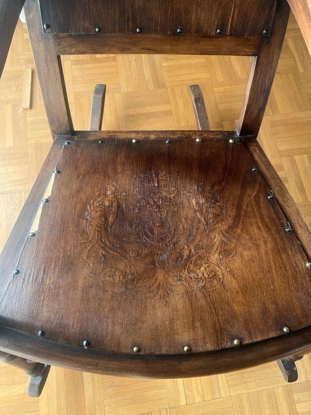 Mecedora madera de nogal antigua
