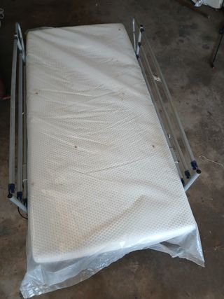 Cama articulada plegable