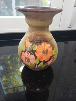Jarrón cerámico pintado a mano