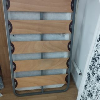 Somier metálico con láminas de madera