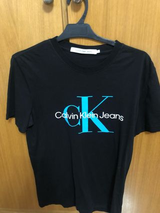 Camiseta Calvin Klein Jeans - Negra
Unisex