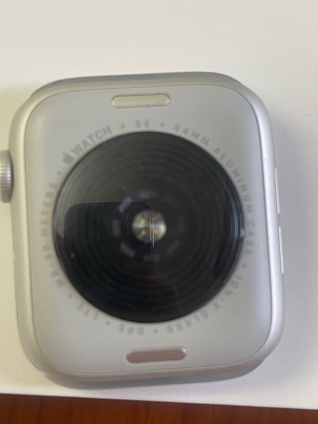 Apple Watch SE (2ª Gen) 44mm Plata (Celular - 4G)