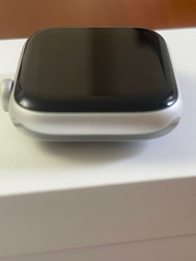 Apple Watch SE (2ª Gen) 44mm Plata (Celular - 4G)