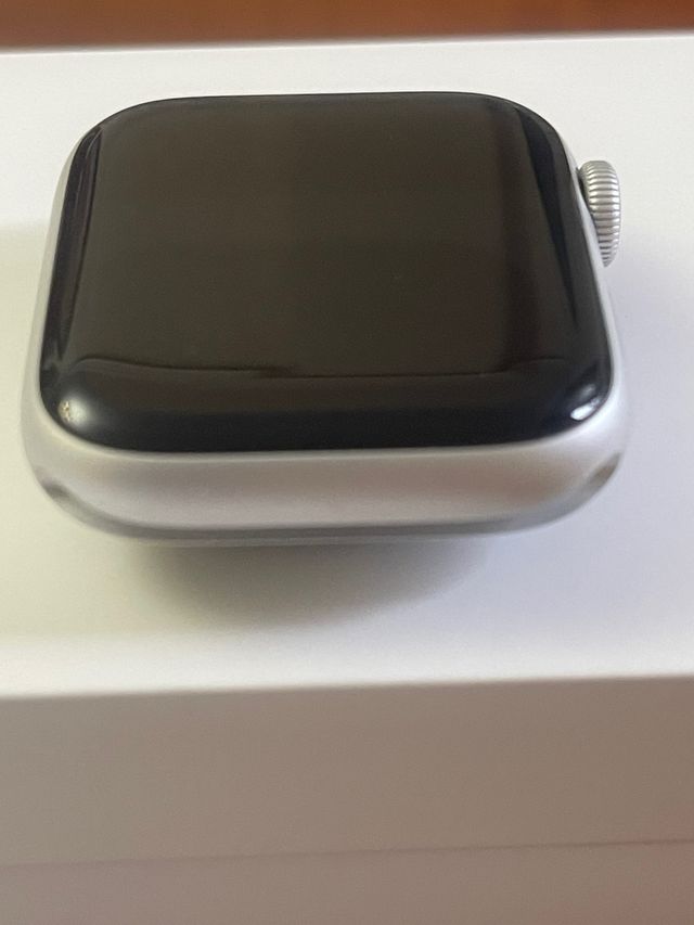 Apple Watch SE (2ª Gen) 44mm Plata (Celular - 4G)