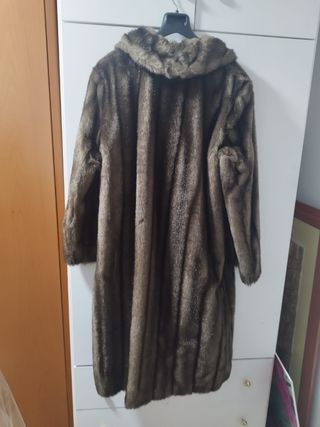 Abrigo marrón imitación piel