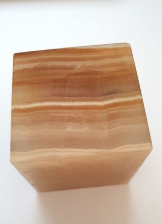 Portamatite in marmo a forma di cubo con 5 fori