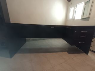 Mesa dirección con buck de 3 cajones suspendido