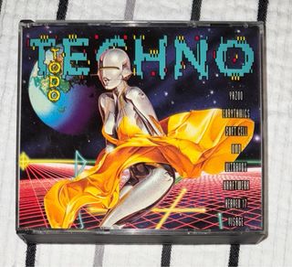 CD TODO TECHNO VOL.1 de segunda mano por 15 EUR en Madrid en WALLAPOP