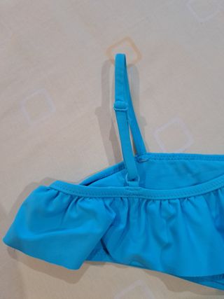 Bikini niña azul claro. 