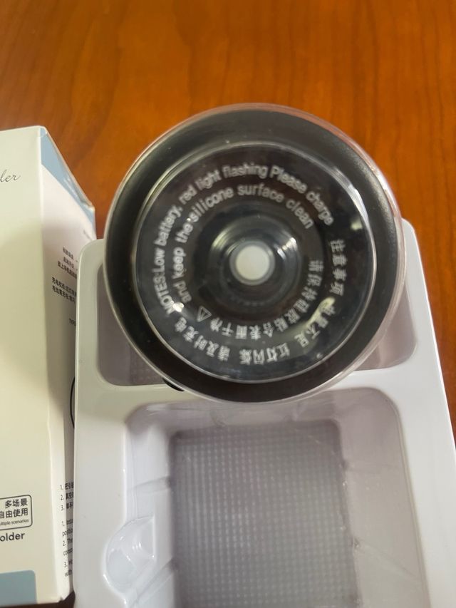 Supporto elettrico con carica batteria per auto.