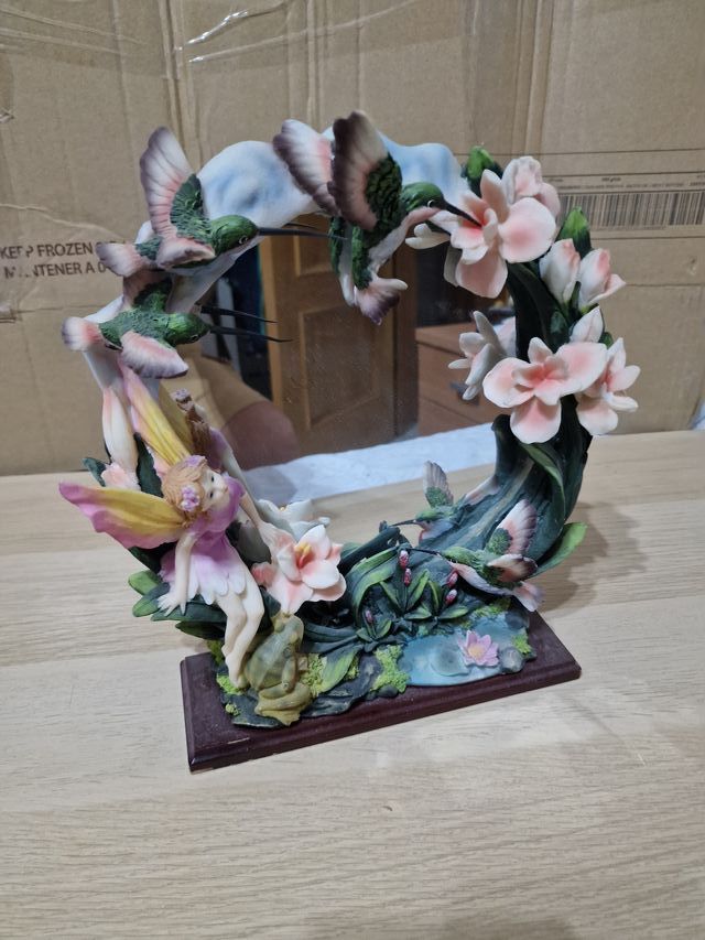 Fate specchiate, uccelli e fiori