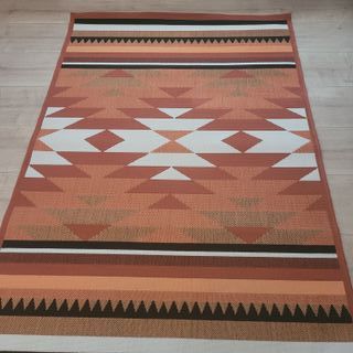 Alfombra étnica - marrón y blanco