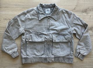 Chaqueta Zara gris bolsillos