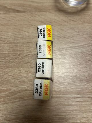 4 Bujías NGK Yamaha R6 año 2000