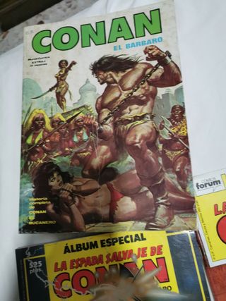 Surtido extras y cómics varios de Conan El Bárbaro