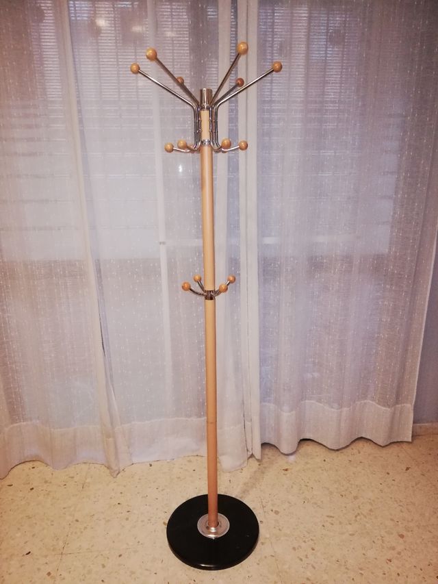 Perchero pie madera-metal