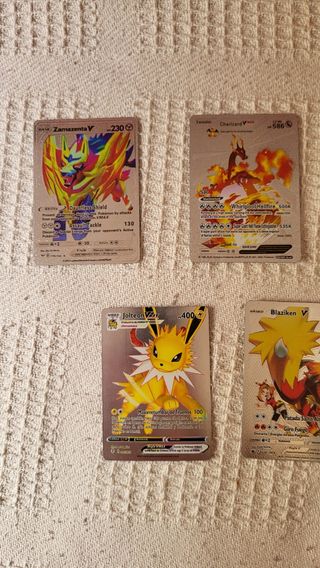 Cartas Pokemon Negras, Plateadas, Doradas y VMAX