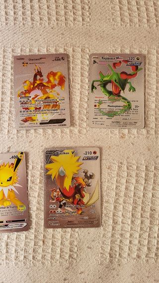 Cartas Pokemon Negras, Plateadas, Doradas y VMAX