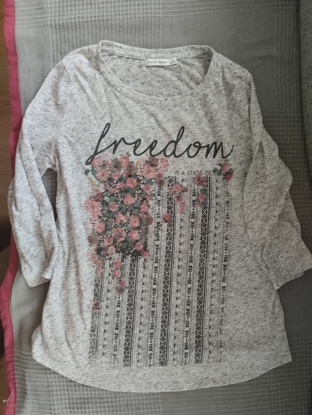 Camiseta Bershka gris - Talla S