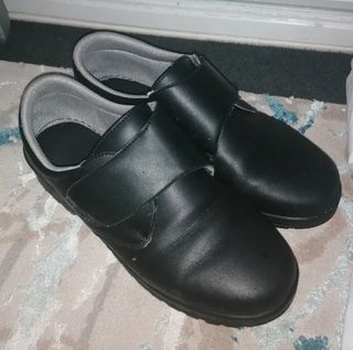 2-Zapatos negros hostelería