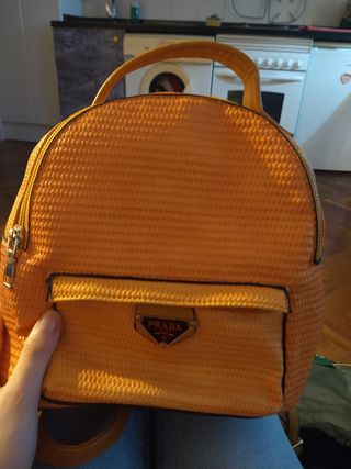 Mochila amarilla 