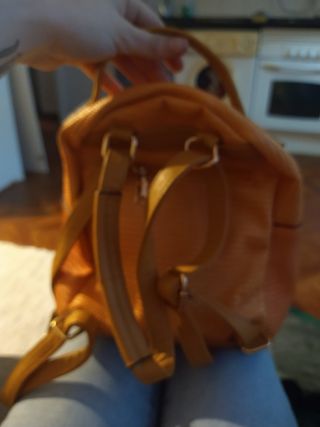 Mochila amarilla 