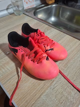 Botas Puma fútbol niño talla 31 modelo.future 7
