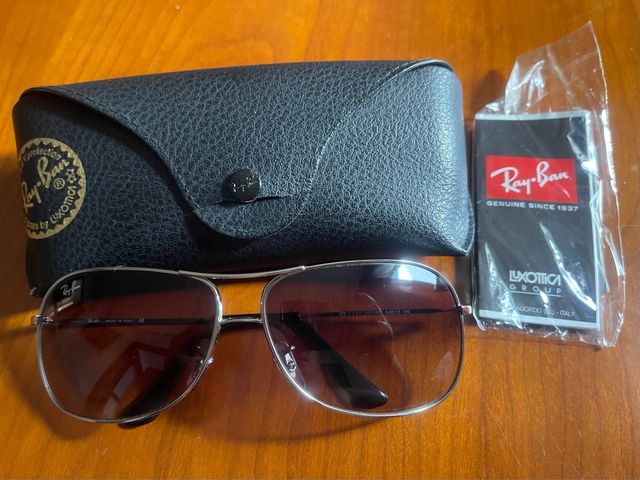 Ray-Ban Aviator: occhiali da sole originali.