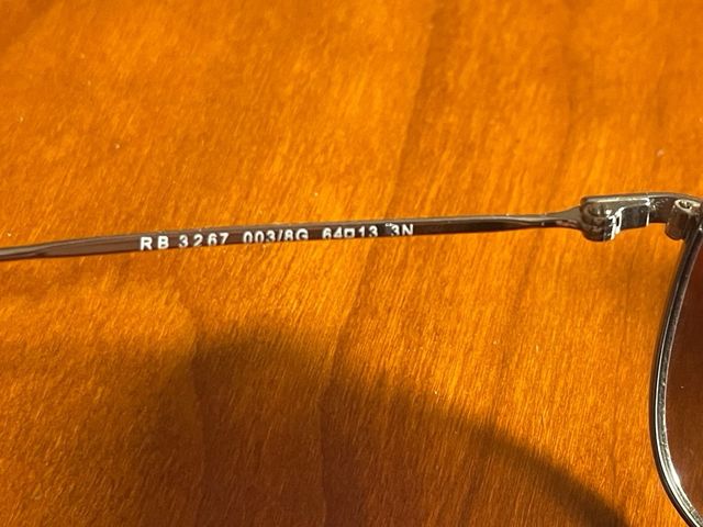 Ray-Ban Aviator: occhiali da sole originali.