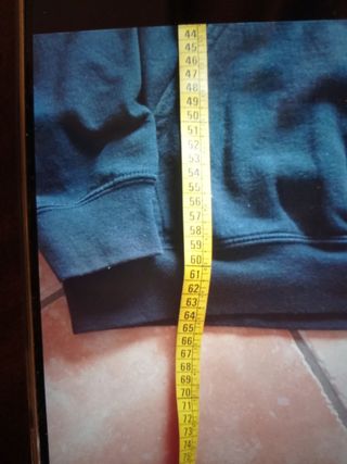 Felpa nera con cappuccio