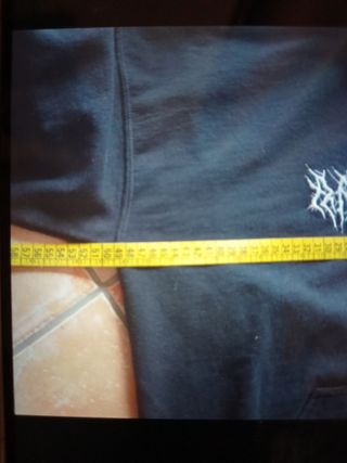 Felpa nera con cappuccio