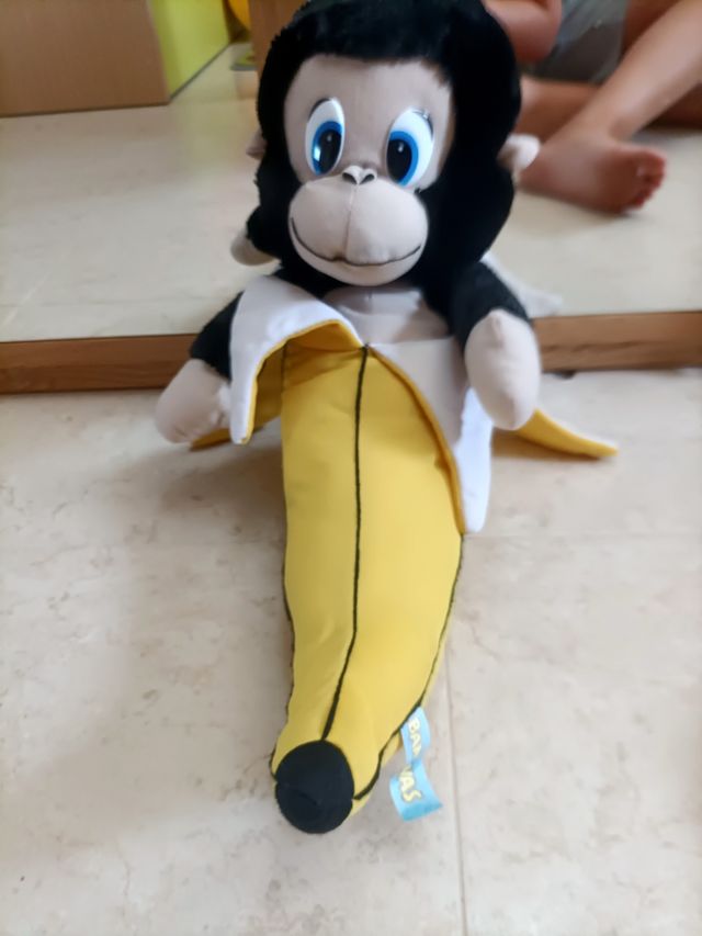 Peluche mono en plátano