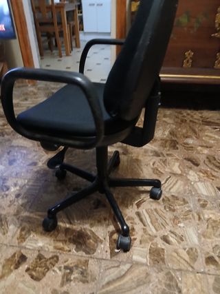 Silla oficina giratoria negra