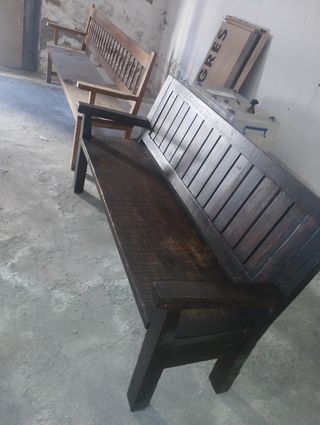 Banco madera estilo antiguo.
