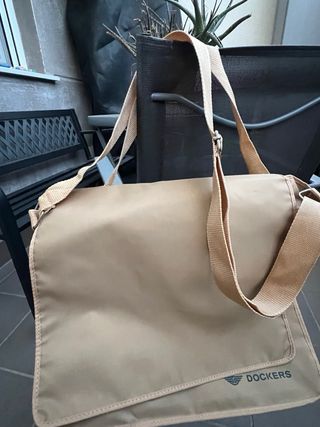 Bolso Dockers beige bandolera 
