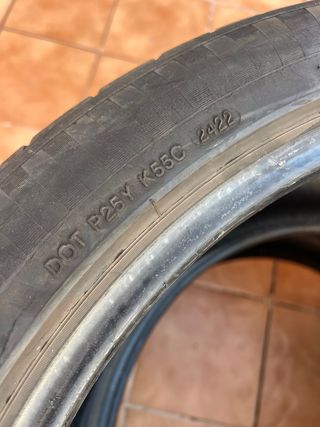 2 Neumáticos 275/40 R22 108Y usados están a un 80%