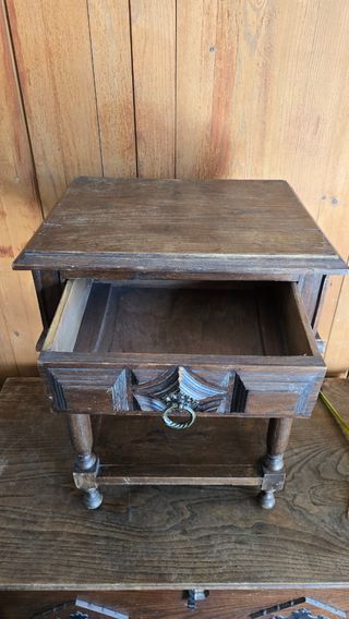 Mesinha de Cabeceira antiga em madeira