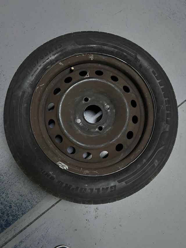 Llanta 195/65R15 Nissan Almera