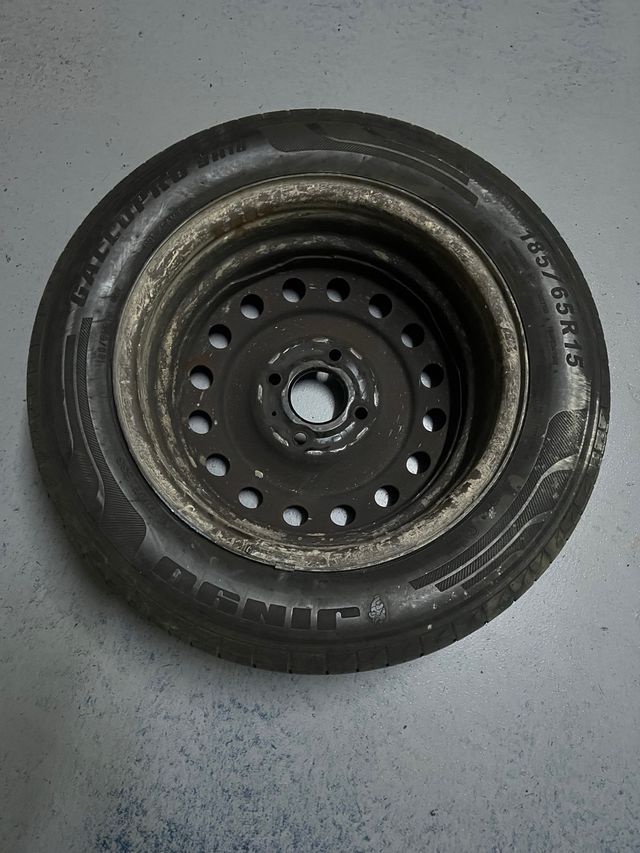 Llanta 195/65R15 Nissan Almera