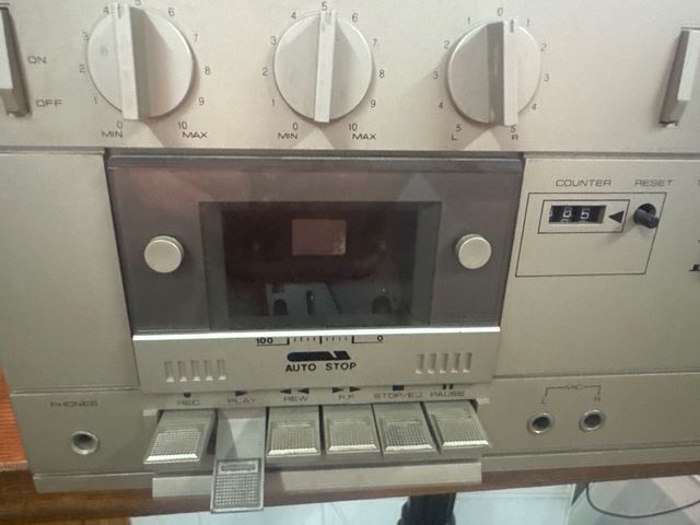 Magnum 45: Tocadiscos y casete para reparar