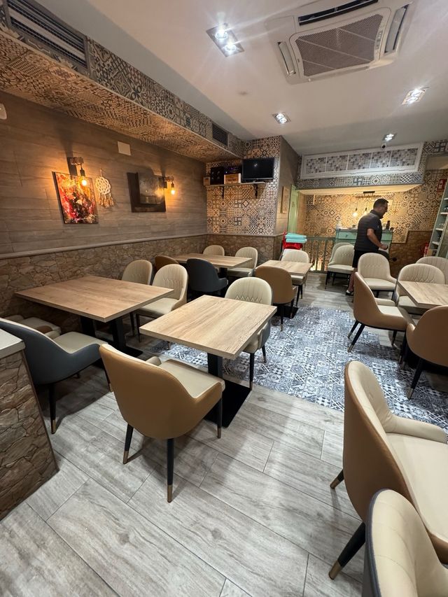 mesas y sillas de hostelería