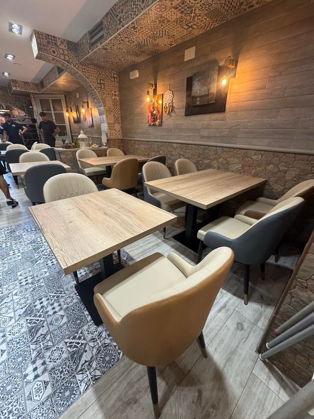 mesas y sillas de hostelería