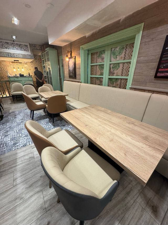 mesas y sillas de hostelería