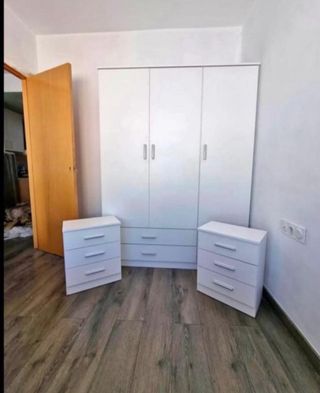 Cómoda 4 cajones y mesitas de noche 3 cajones!