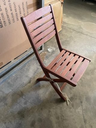 Silla plegable de madera sin brazos