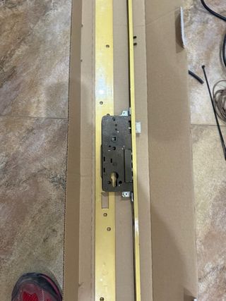 Cerradura antipalanca puerta