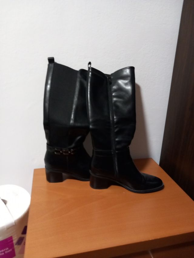 Botas altas negras tacón bajo